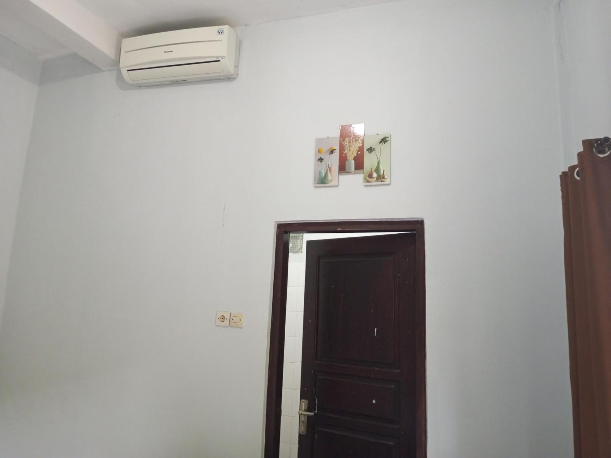 Kri Homestay Kuta  Room photo